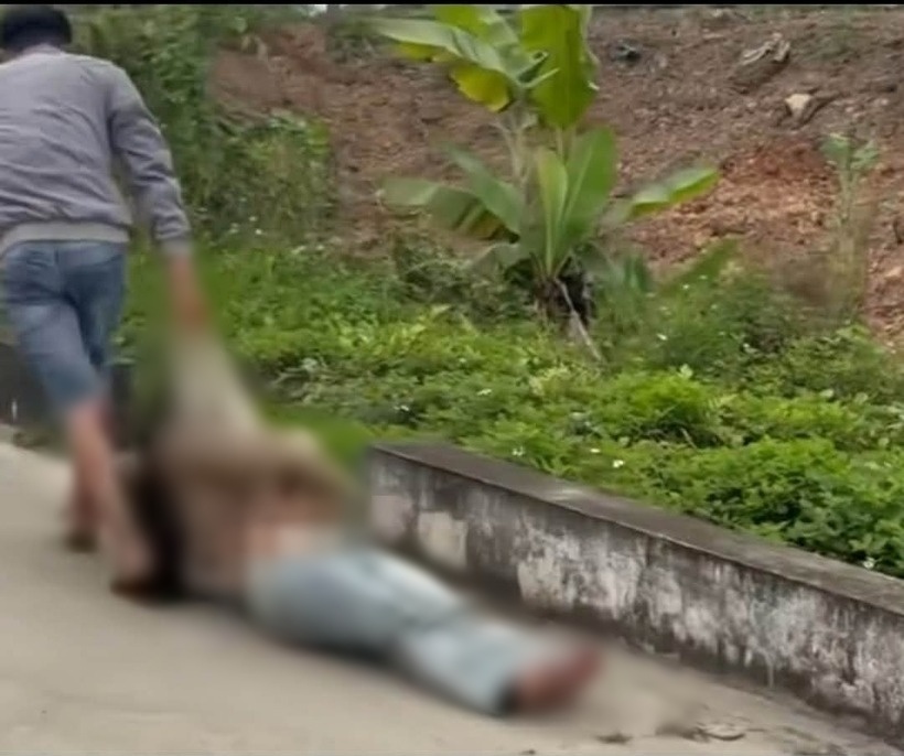 Xôn xao clip cô gái bị kéo lê trên đường tại xã An Thành. Ảnh cắt từ clip