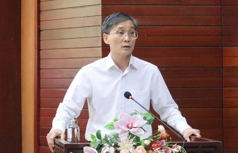 Ông Nguyễn Khánh Ngọc trình bày chương trình hành động khi tiếp xúc cử tri tại thành phố Đà Nẵng.