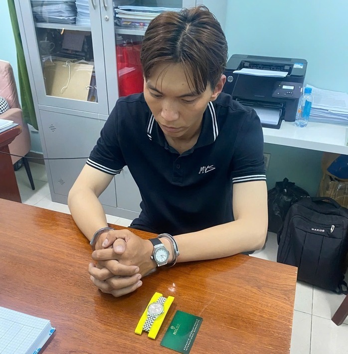 Hoàng Lê Gia Huy tại cơ quan công an. Ảnh: Người lao động