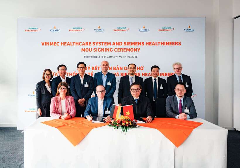 Lãnh đạo Siemens Healthineers và Vinmec tham dự lễ ký kết Biên bản Ghi nhớ tại Forchheim, Đức.