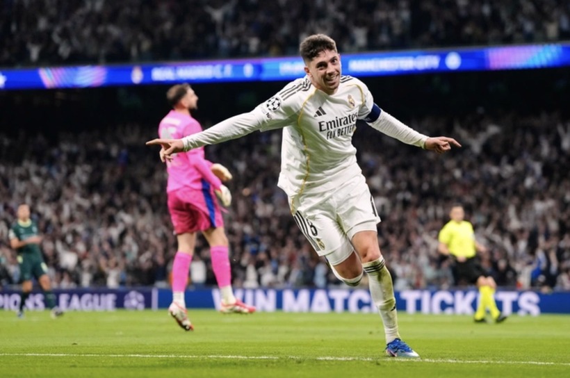 Federico Valverde toả sáng với một hat-trick đưa Real Madrid đè bẹp Man City 3-0 trong trận đấu thuộc vòng 1/8 Champions League.