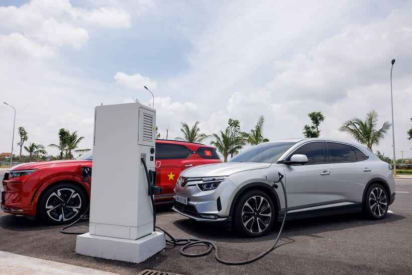 Giá xăng, dầu biến động khách hàng Việt quyết chuyển xe điện để đỡ lo lâu dài - 2