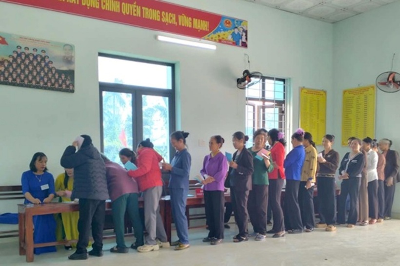 Các tổ trên địa bàn xã vận hành thử công tác bỏ phiếu, tiếp đón cử tri