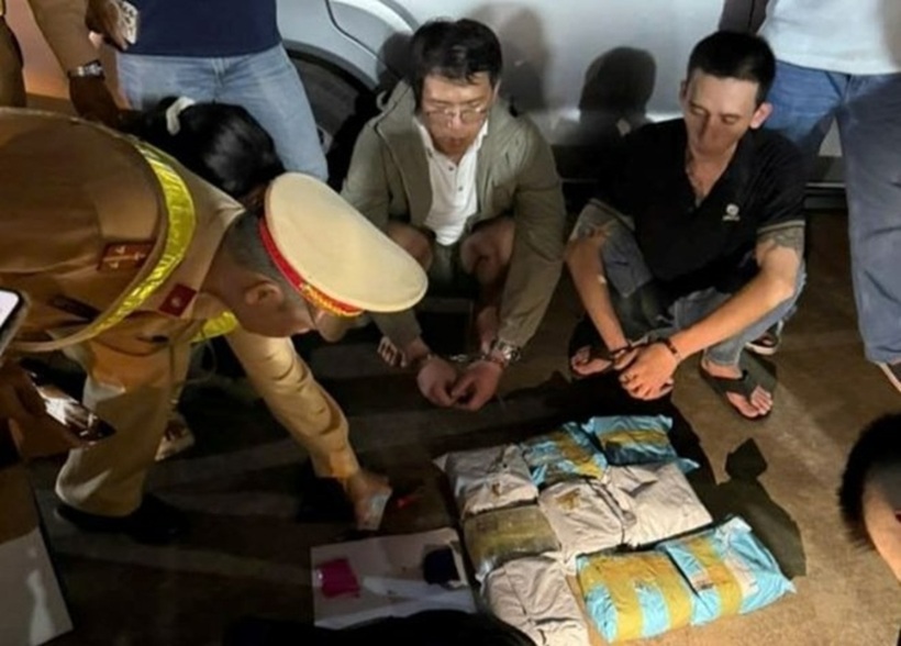 Cảnh sát bắt quả tang Nam và Hiếu khi cả hai vận chuyển ma túy đi bán. Ảnh: Lao động