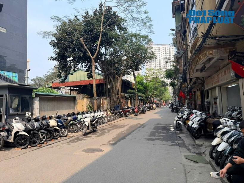 Quang cảnh tại chợ xe phố Chùa Hà, TP. Hà Nội phóng viên ghi nhận.