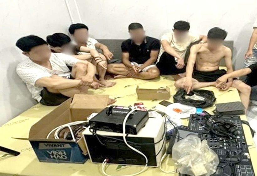 Những người liên quan vụ sử dụng trái phép chất ma túy bị công an bắt giữ (Ảnh: Công an cung cấp).