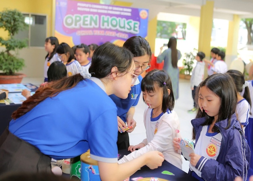 Học sinh Trường Tiểu học Nguyễn Bỉnh Khiêm (phường Sài Gòn, TP.HCM) trong một hoạt động ngoại khóa. Ảnh: Fanpage nhà trường