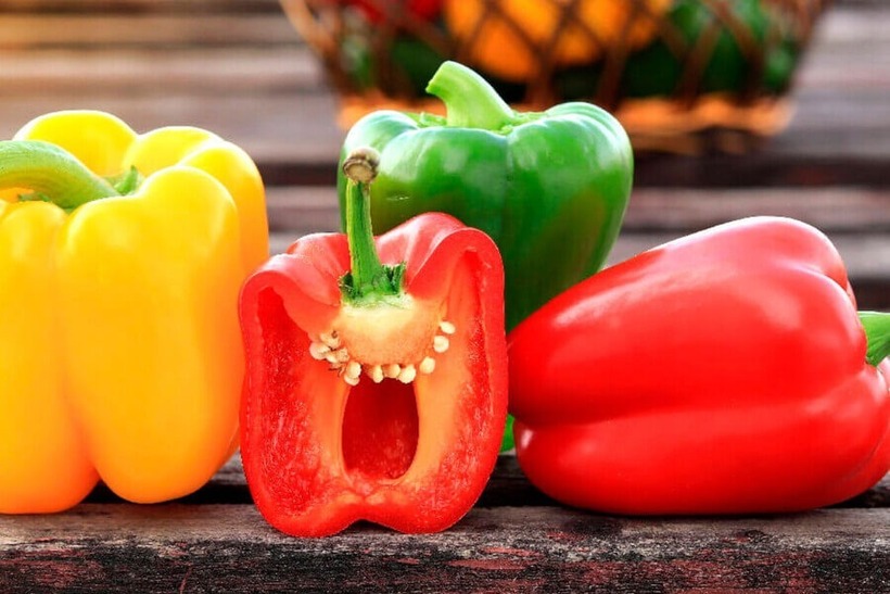 Ớt chuông, đặc biệt là ớt chuông đỏ, rất giàu vitamin A, C nhưng có hàm lượng kali thấp, rất tốt cho người cần bảo vệ thận.
