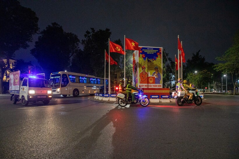 Lực lượng chức năng tuần tra trên các tuyến trọng điểm, khu vực liên quan đến công tác bầu cử.