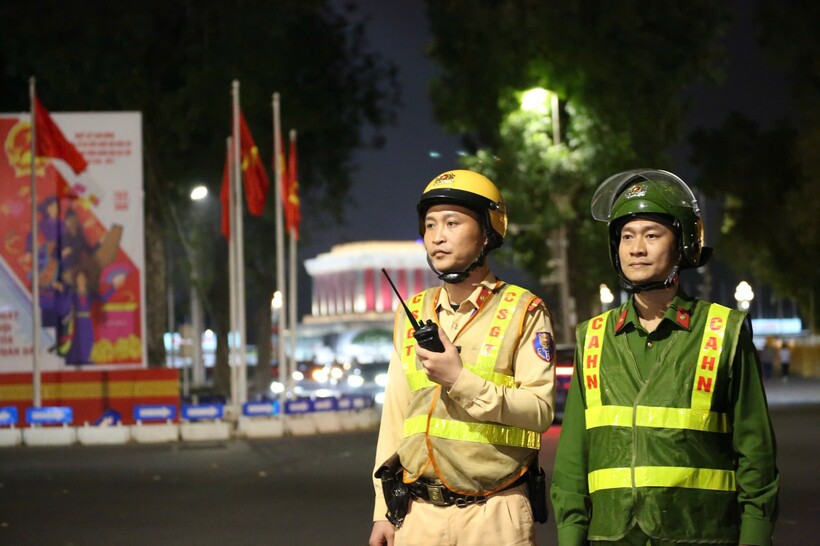 Các lực lượng làm nhiệm vụ đêm 14/3.