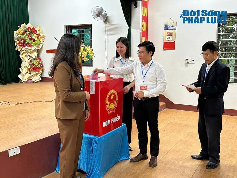 Công tác bầu cử tại phường Tích Lương trong buổi sáng ngày 15/3 diễn ra thuận lợi, đúng quy định và nhận được sự tham gia tích cực của cử tri trên toàn địa bàn