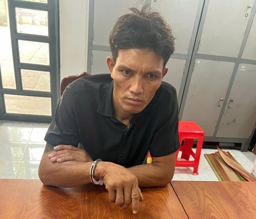 Đối tượng Hồ Văn Huấn cùng tang vật