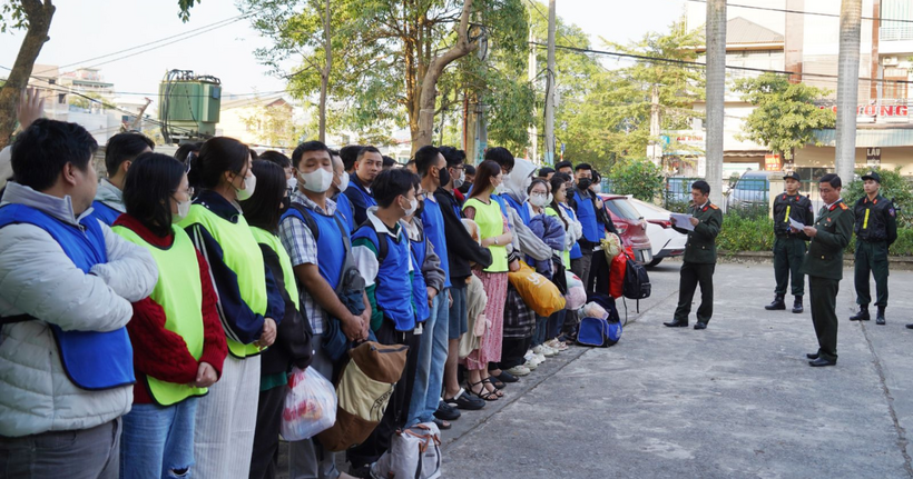 Gần 50 đối tượng có liên quan được triệu tập về Công an Thanh Hóa phục vụ công tác điều tra. (Ảnh: Công an Thanh Hóa)