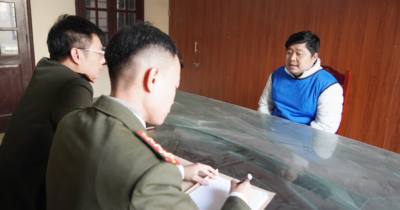 Nguyễn Băng Thảo, đối tượng trực tiếp chỉ đạo, điều hành khai nhận tại cơ quan điều tra. (Ảnh: Công an Thanh Hóa)