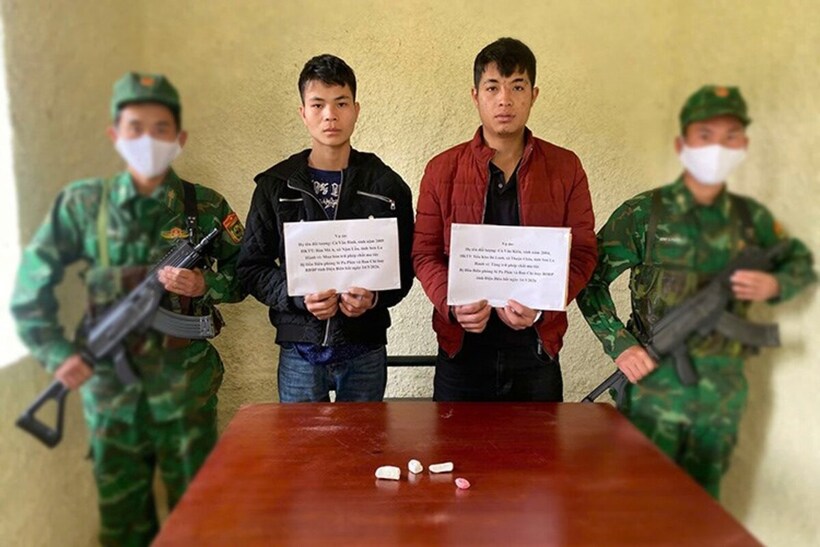 hai đối tượng khai nhận tên là Cà Văn Kiên và Cà Văn Bình. Ảnh: Báo Lao động.