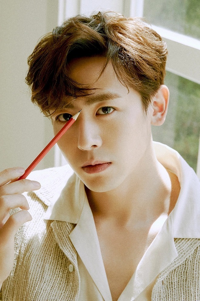 Nam ca sĩ nổi tiếng Nichkhun bị kẻ tự xưng là người hâm mộ hành hung ngay gần nhà riêng.