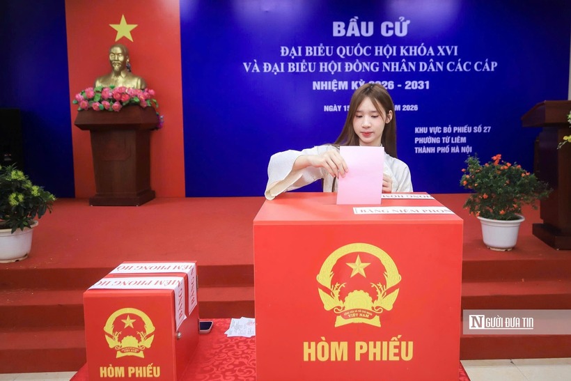 Mỗi lá phiếu chính là sự gửi gắm niềm tin và quyền làm chủ của mình cho người được lựa chọn (Ảnh: Hữu Thắng).