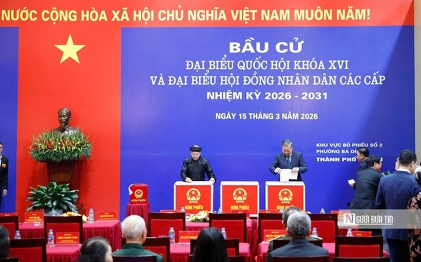 Tổng Bí thư Tô Lâm bỏ phiếu bầu cử (Ảnh: Hữu Thắng).