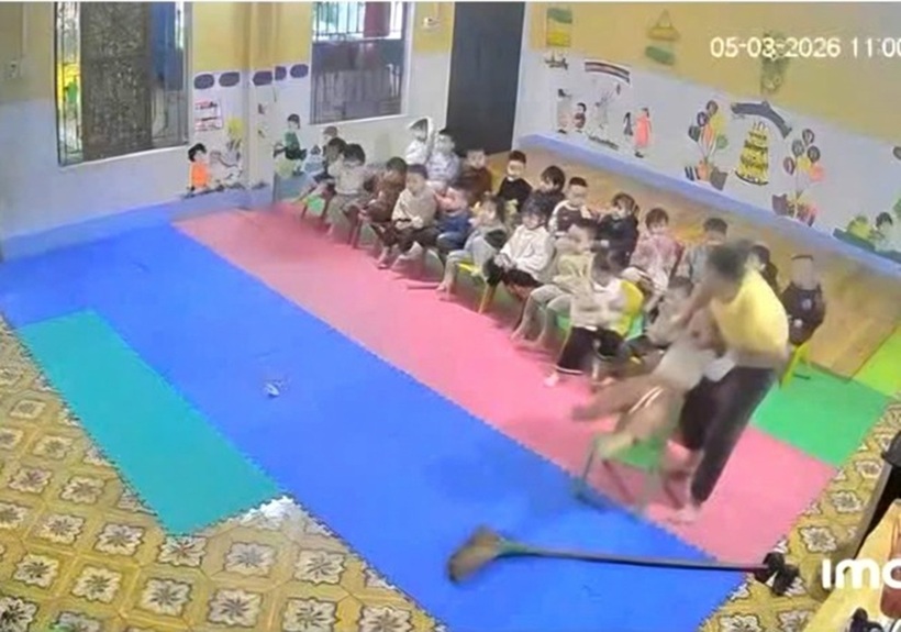 Hình ảnh khiến cộng đồng mạng phẫn nộ. Ảnh cắt từ clip