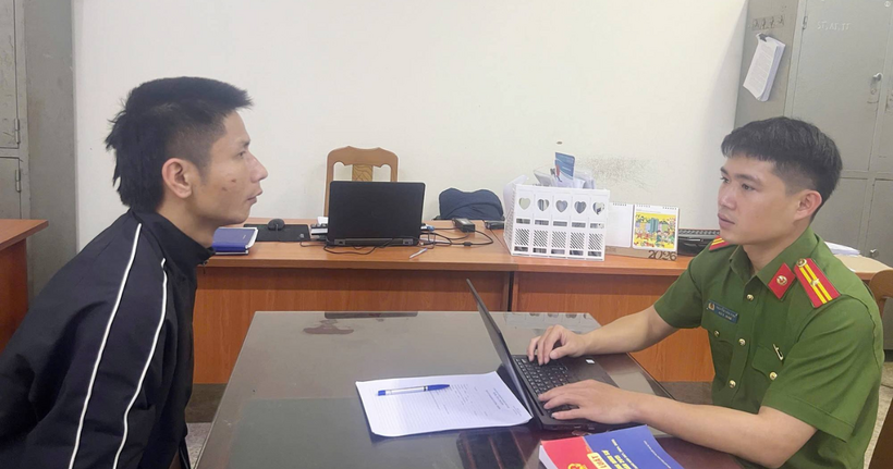 Bùi Văn Dũng tại cơ quan công an.