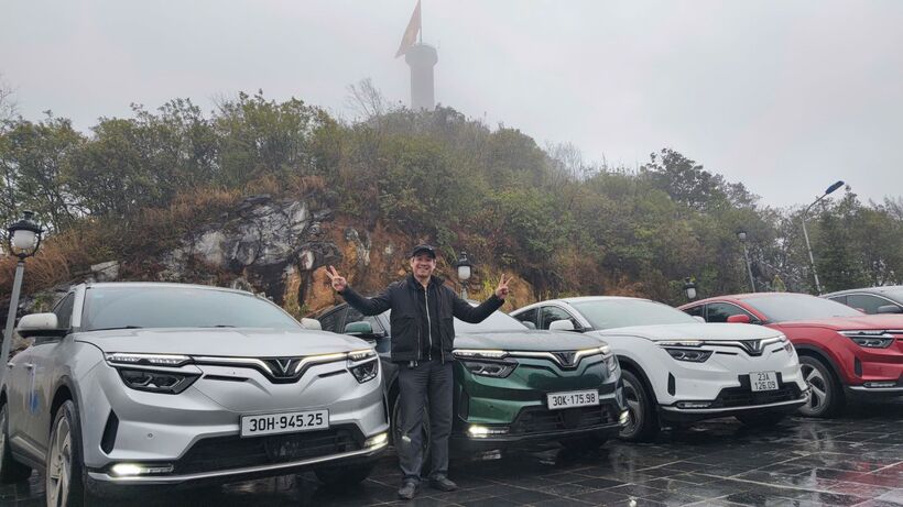 Anh Thanh cùng “chiến mã” VF 8 trong chuyến thiện nguyện Hà Giang cùng hội VF 8 Miền Bắc.