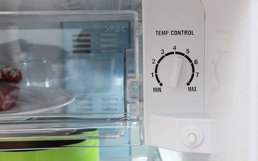 Tủ lạnh có một nút nhỏ, mùa đông cứ chỉnh là tiết kiệm điện.