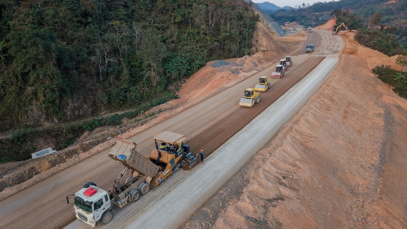 Nhiều nhà thầu giao thông chấp nhận chịu lỗ để tiếp tục thi công dự án