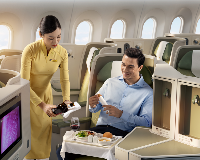 Vietnam Airlines đặt mục tiêu trở thành hãng hàng không quốc tế chất lượng 5 sao trước năm 2030, đồng thời tiếp tục đầu tư hiện đại hóa đội tàu bay, nâng cao chất lượng dịch vụ và trải nghiệm hành khách trên toàn mạng bay.