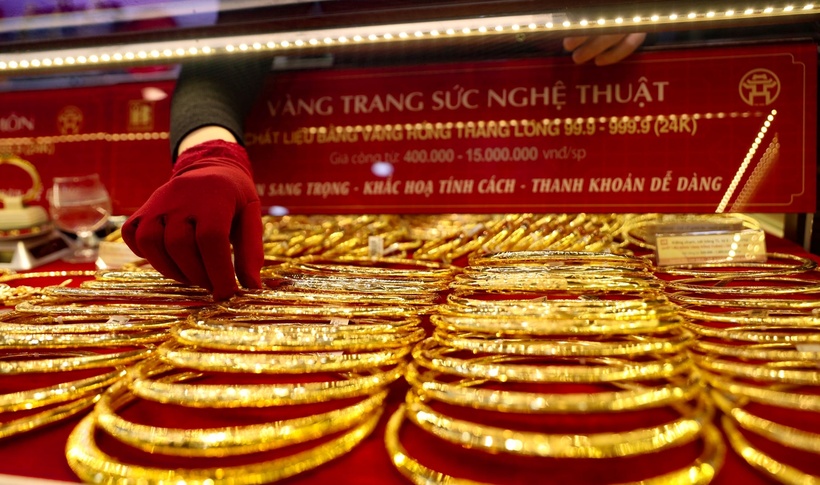 Giá vàng hôm nay (20/3): Giá vàng trong nước giảm, liệu đã đến lúc "tất tay". (Ảnh: VietnamNet)