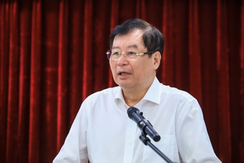 Phó Bí thư Đảng uỷ, Phó Chủ tịch thường trực Hội Luật gia Việt Nam Trần Công Phàn.