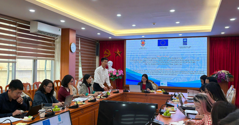 Các chuyên gia tham dự cuộc họp đánh giá cao ý nghĩa và chất lượng nội dung của Sổ tay, Tờ rơi trong việc nâng cao hiểu biết pháp luật cho phụ nữ nghèo, đồng bào dân tộc thiểu số.