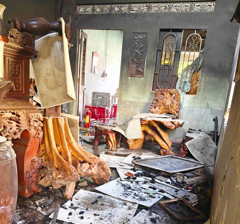 Căn nhà bốc cháy khiến hai chị em ruột tử vong. Ảnh: PLO