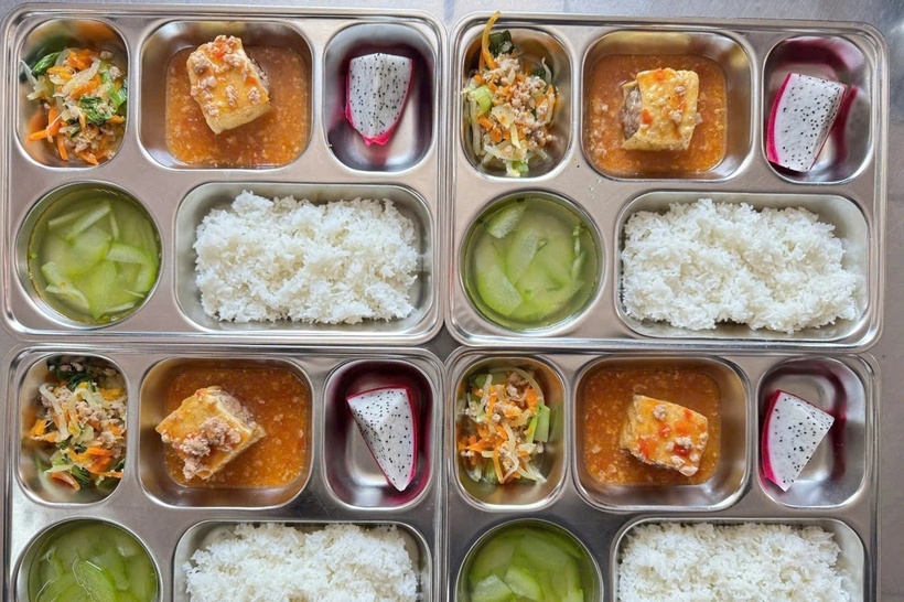 Hình ảnh suất cơm hoàn thiện được nhà trường cung cấp. Ảnh: Dân trí