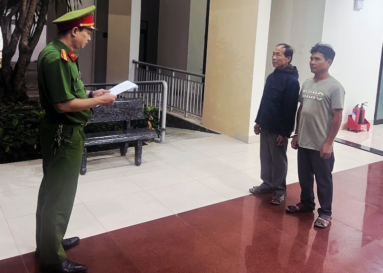 Công an ​Đà Nẵng tạm giữ 2 đối tượng nhiều lần xâm hại bé gái 13 tuổi. (Ảnh: Công an TP.Đà Nẵng)