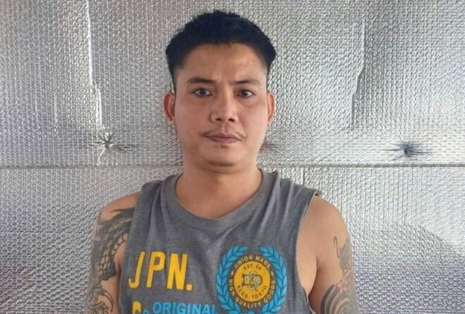 Công an bắt quả tang Bình sử dụng trái phép chất ma túy, khám nhà phát hiện khẩu súng và 2 viên đạn.