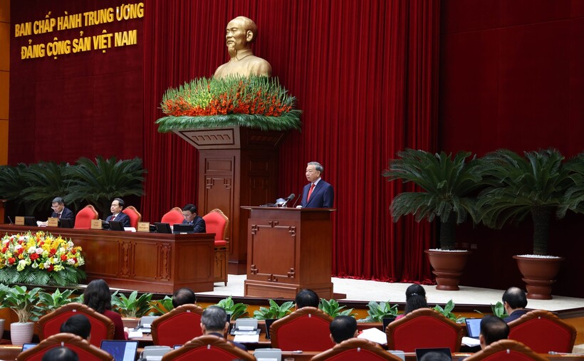 Tổng Bí thư Tô Lâm nhấn mạnh, những vấn đề được bàn và quyết nghị tại Hội nghị Trung ương 2 chính là những "hành lang pháp lý", những "quy tắc vận hành", những "nguyên tắc kỷ luật", những "chuẩn mực hành động" để đưa Nghị quyết của Đảng vào cuộc sống - Ảnh: VGP/Đức Tuân