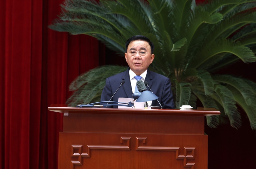 Đổng chí Trần Cẩm Tú, Uỷ viên Bộ Chính trị, Thường trực Ban Bí thư trình bày chương trình kỳ họp - Ảnh VGP/Đức Tuân