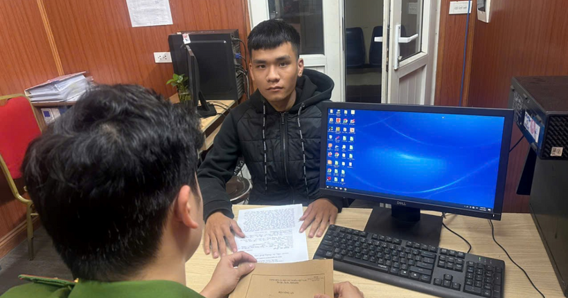 Nguyễn Văn Khuyến tại cơ quan công an.