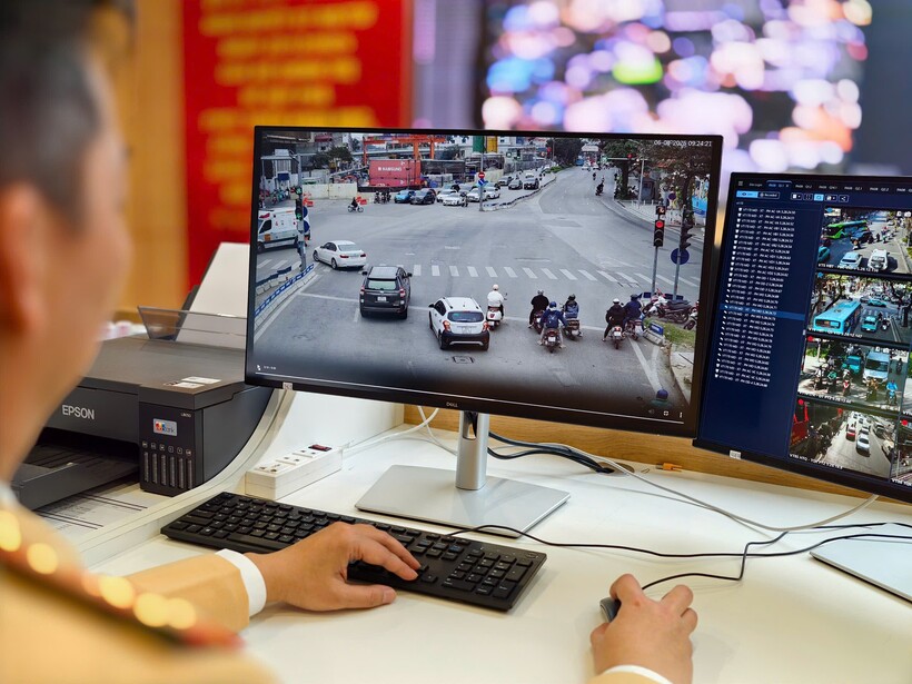 Hệ thống camera AI hỗ trợ theo dõi tình hình giao thông 24/24 theo thời gian thực.