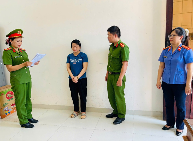 Cơ quan Cảnh sát điều tra tống đạt quyết định khởi tố bị can, lệnh bắt tạm giam bà Nguyễn Thị Tường Vi