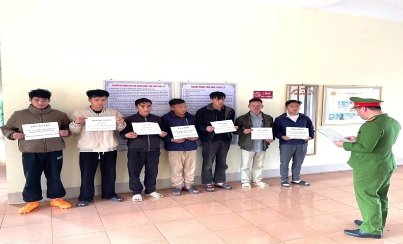 Các đối tượng tại công an. Ảnh: Dân trí