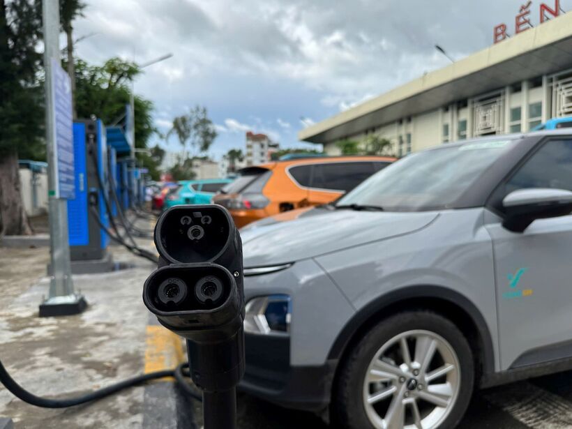 Mô hình trạm sạc tích hợp tại bến xe tạo thuận lợi cho tài xế dịch vụ - 2