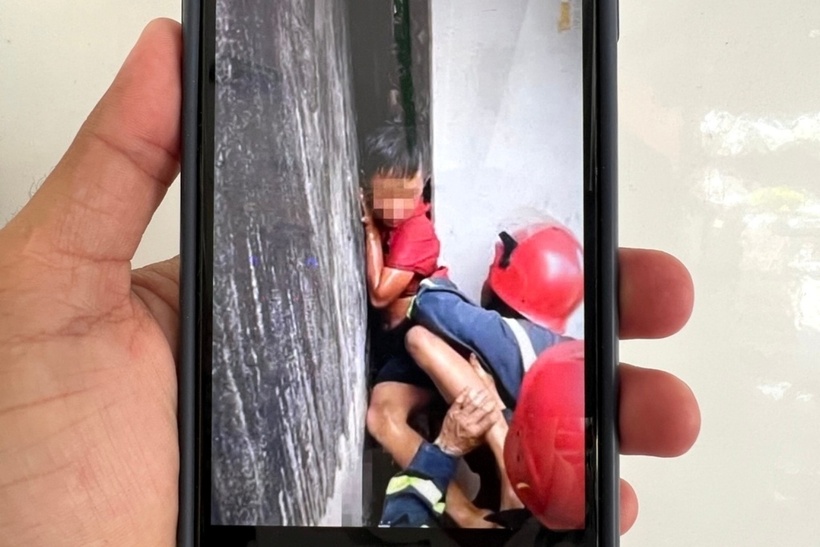 Nạn nhân được cảnh sát giải cứu thành công. (Ảnh: Dân trí)