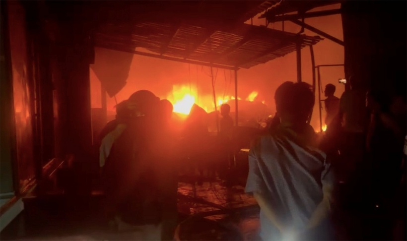 13 căn nhà bị cháy. (Ảnh: VietnamNet)