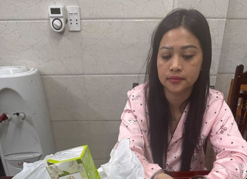 Tạm giữ nữ đối tượng tàng trữ hơn 21g ma túy tổng hợp. Ảnh: Công an tỉnh Hưng Yên