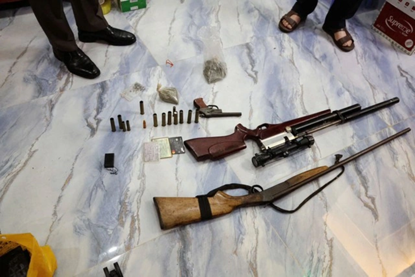 Tang vật thu giữ tại nhà riêng Lý Văn Hai. Ảnh: Thanh Niên