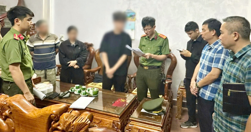 Cơ quan An ninh điều tra Công an tỉnh Thanh Hóa tiến hành khám xét tại nhà N.V.X (tên nhân vật đã được thay đổi). (Ảnh: CACC)