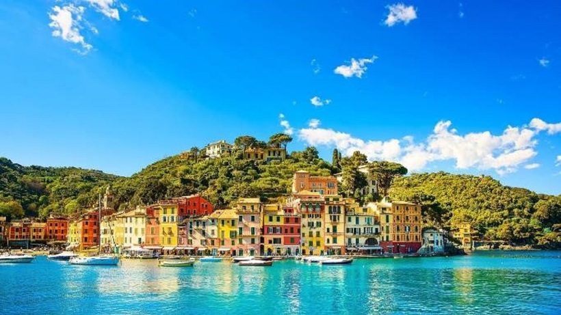 Những dãy nhà sắc ấm ôm trọn mặt vịnh tại Portofino (Ý) – điểm đến yêu thích của giới tỷ phú