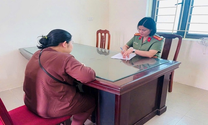 Chị L đến trụ sở Công an xã Yết Kiêu để trình báo. Ảnh: Công an TP Hải Phòng.