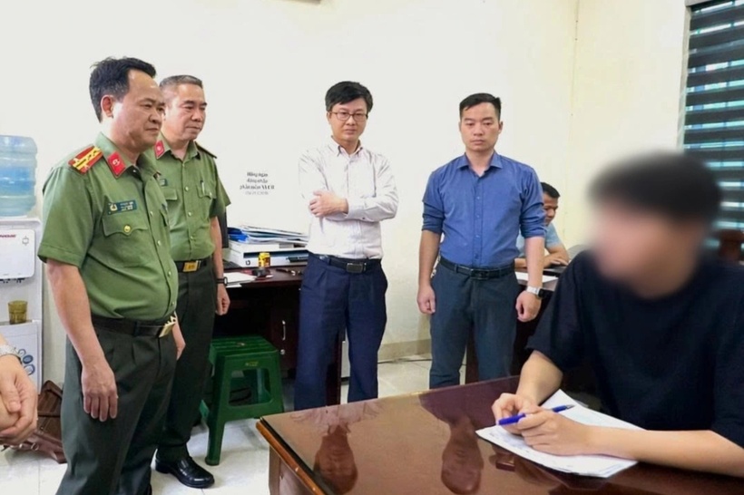 Cơ quan công an làm việc với X. Ảnh: Công an Thanh Hóa